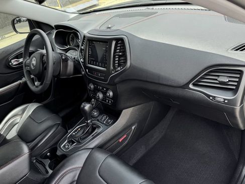 Used 2022 Jeep Cherokee Trailhawk w/ Premium Leather Package AWD/4WD image 30