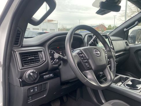 Used 2024 Nissan Titan SV w/ SV Convenience Package image 14