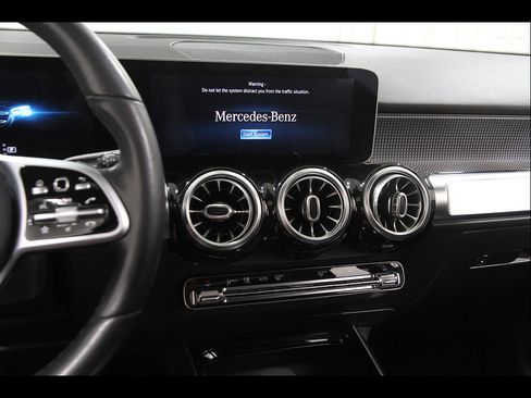 Used 2020 Mercedes-Benz GLB 250 4MATIC image 9