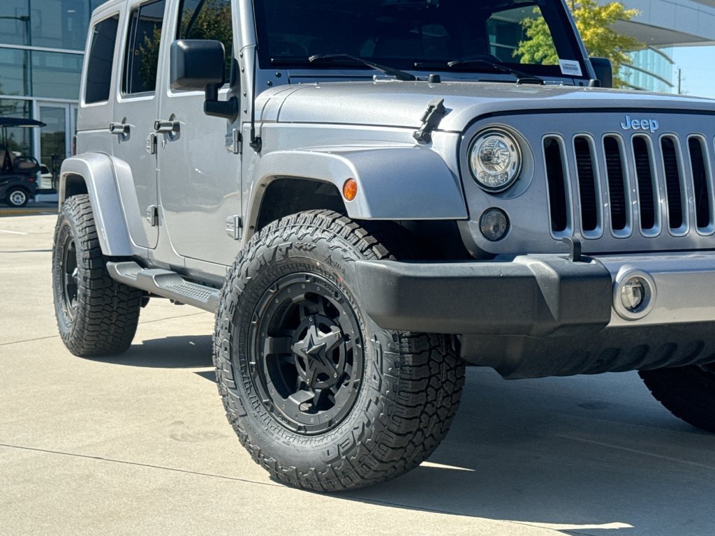 Used 2017 Jeep Wrangler Unlimited Sahara w/ Connectivity Group AWD/4WD image 9