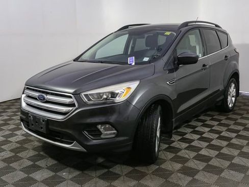 Used 2017 Ford Escape SE w/ Equipment Group 201A image 5