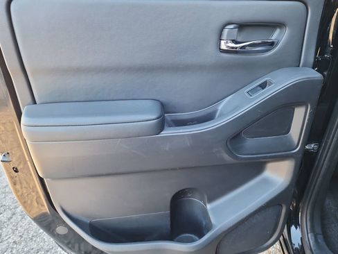 Used 2023 Nissan Frontier SV image 34