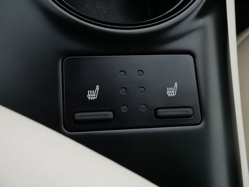 Used 2019 Toyota Camry LE image 26