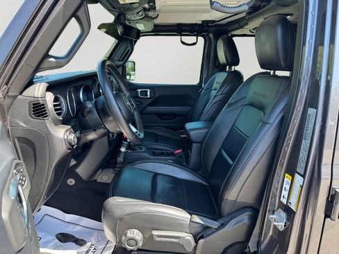 Used 2018 Jeep Wrangler Unlimited Sahara image 24