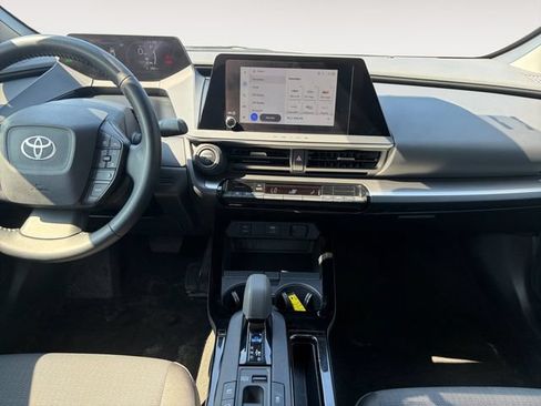 Used 2025 Toyota Prius LE FWD image 11