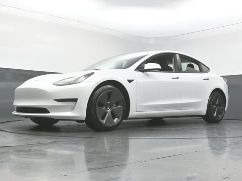 Used 2023 Tesla Model 3 Standard Range RWD image 49