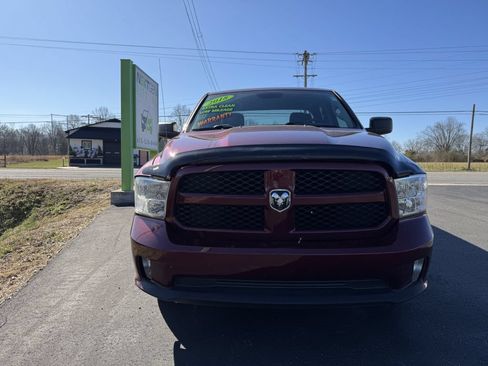 Used 2018 RAM 1500 Express RWD image 2