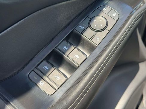 Used 2025 Nissan Rogue SV AWD/4WD image 16