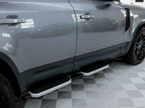 Used 2023 Land Rover Defender 130 SE image 23