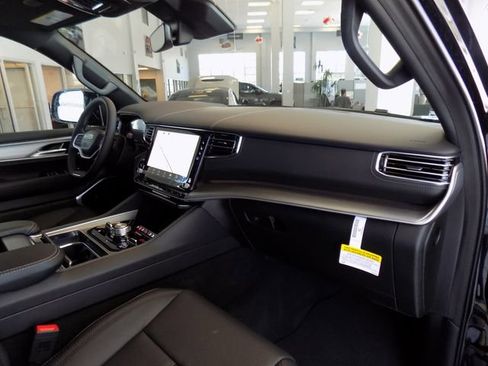 New 2026 Jeep Grand Wagoneer L Limited AWD/4WD image 23