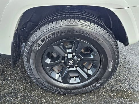 Used 2017 Toyota 4Runner SR5 image 27