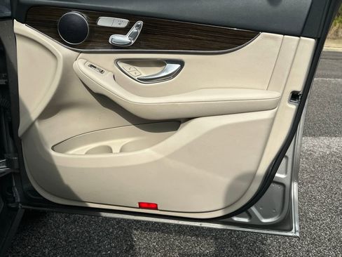 Certified 2022 Mercedes-Benz GLC 300 w/ Premium Package Lite image 34