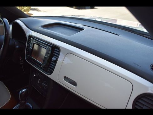 Used 2017 Volkswagen Beetle 1.8T S FWD image 37