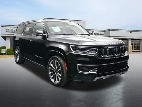 Used 2025 Jeep Wagoneer Series III w/ Premium Group I AWD/4WD image 7