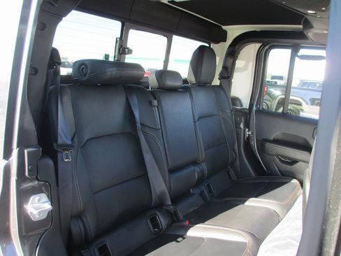 Used 2025 Jeep Gladiator Sport image 20