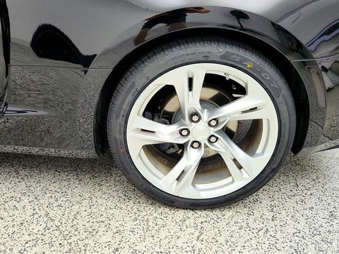 Used 2020 Chevrolet Camaro LT RWD image 9