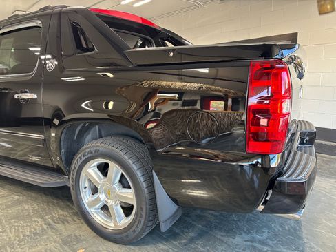 Used 2013 Chevrolet Avalanche LTZ image 8