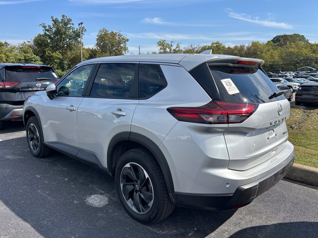 Used 2024 Nissan Rogue SV AWD/4WD image 4