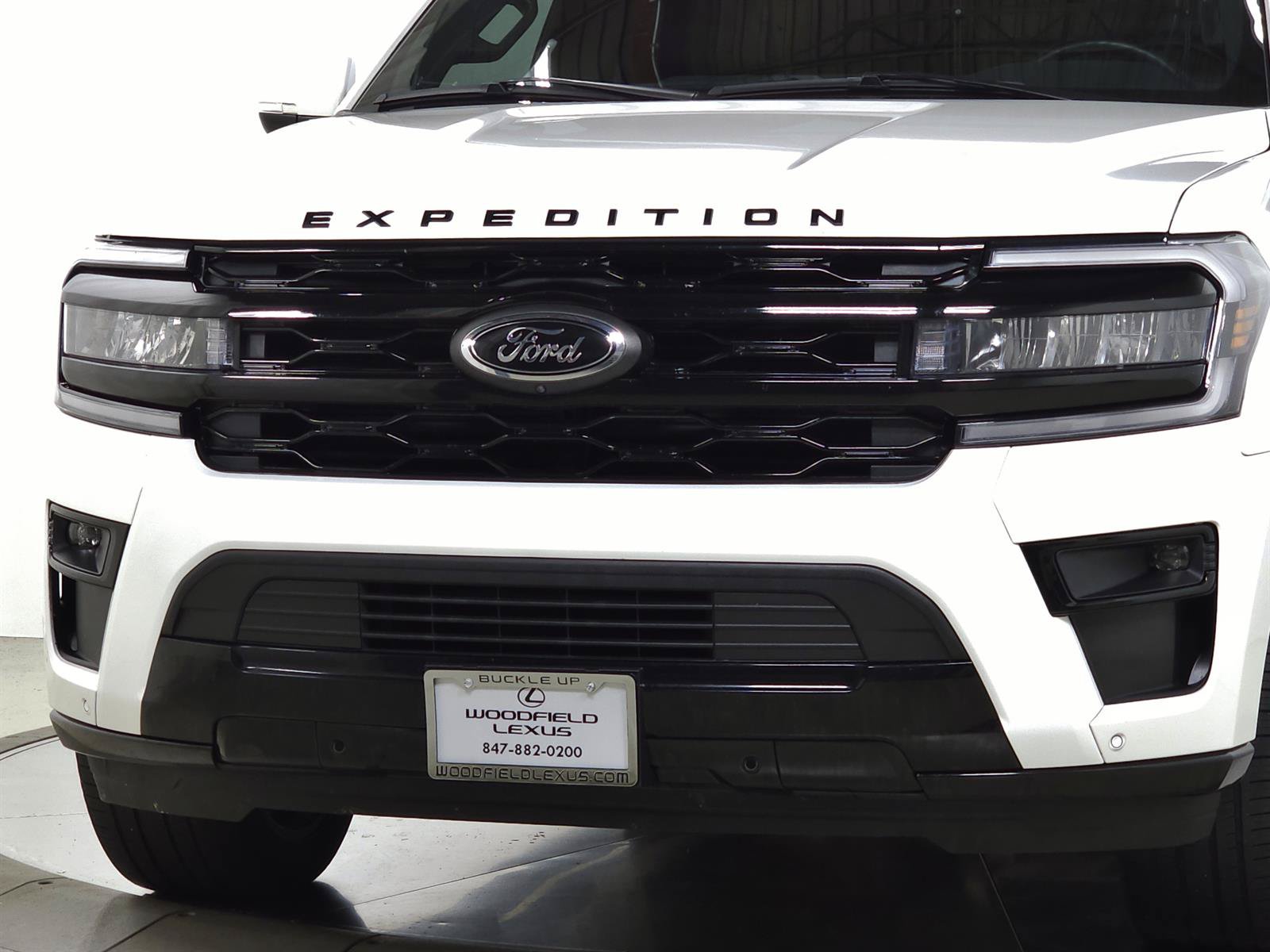 Used 2024 Ford Expedition Limited AWD/4WD image 3