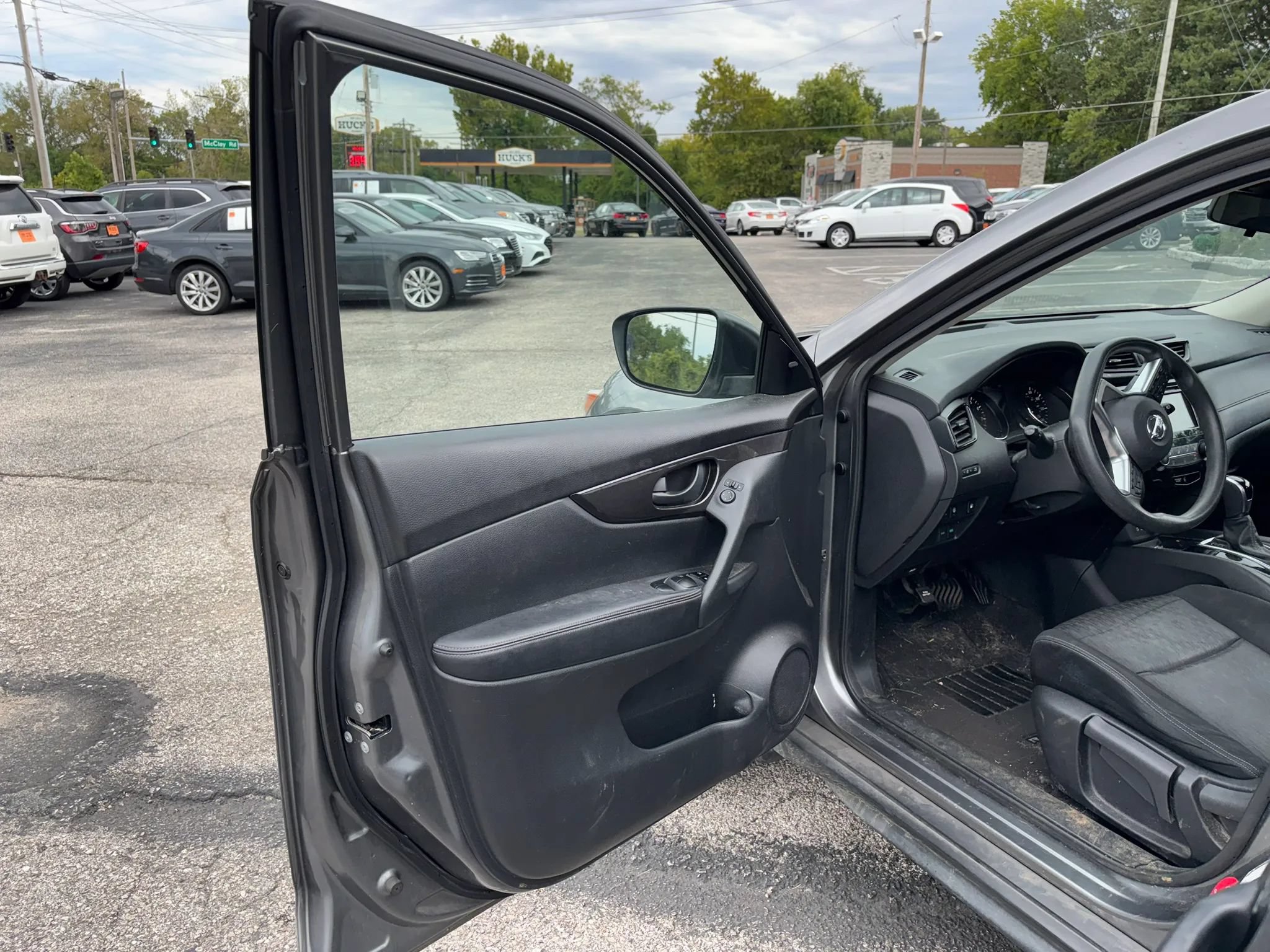 Used 2020 Nissan Rogue S FWD image 14