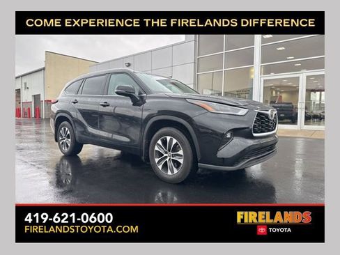 Used 2024 Toyota Highlander XLE image 1