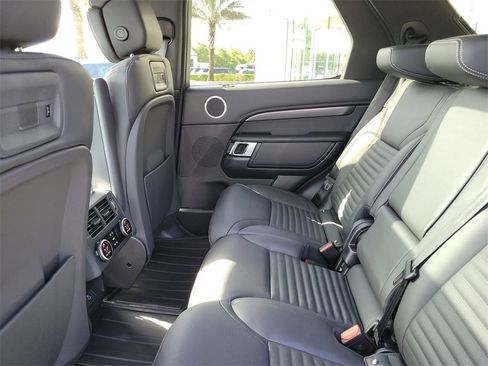 New 2025 Land Rover Discovery Metropolitan Edition image 15