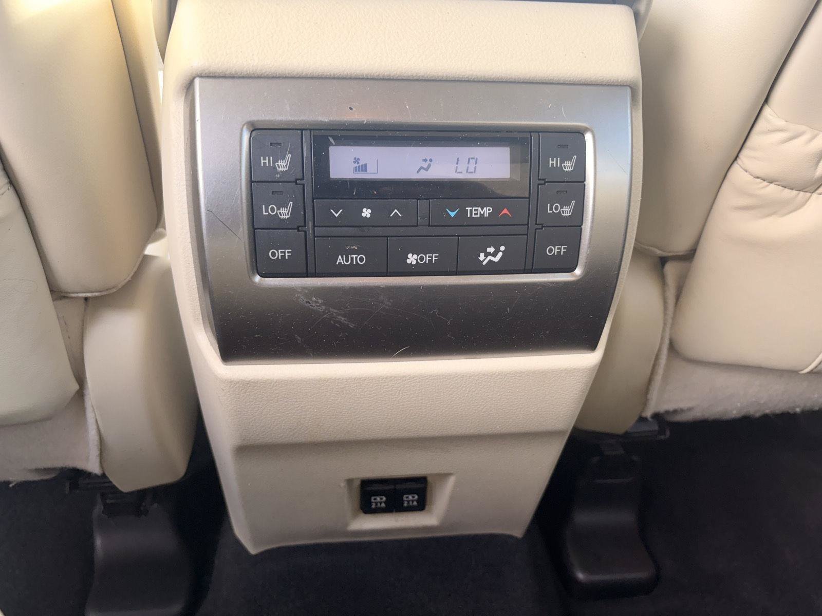 Used 2022 Lexus GX 460 Premium w/ Accessory Package AWD/4WD image 13