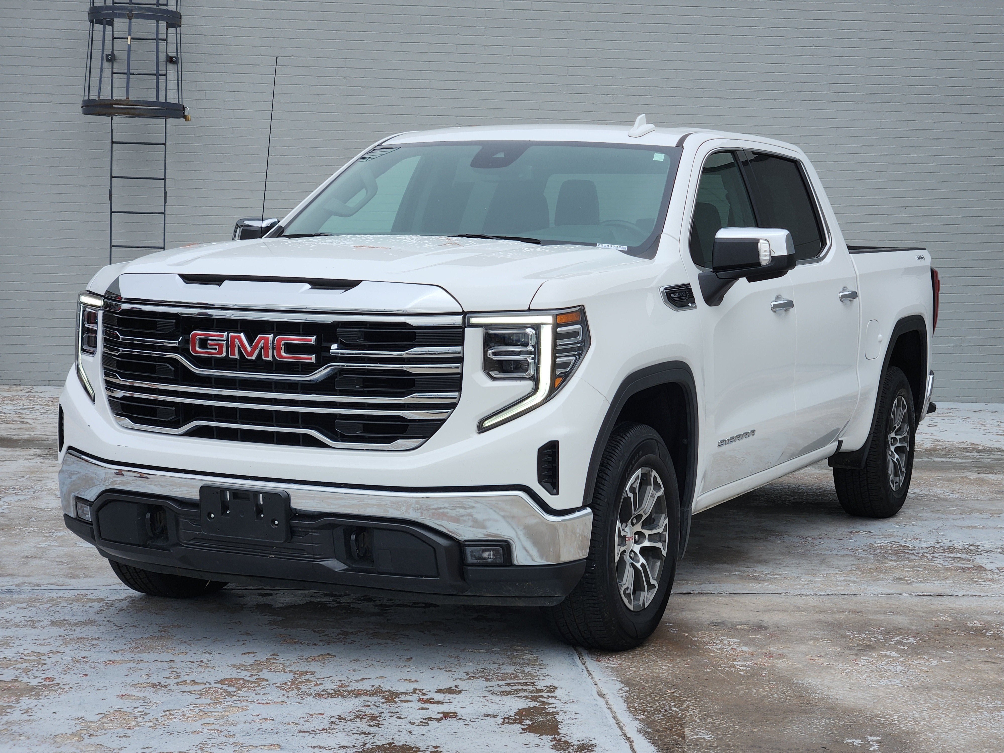 Used 2025 GMC Sierra 1500 SLT AWD/4WD image 4