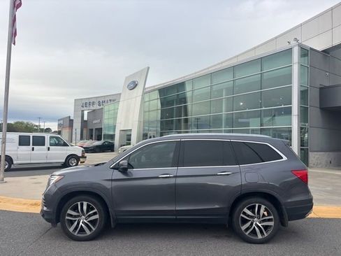 Used 2017 Honda Pilot Elite image 2