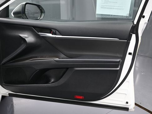 Used 2023 Toyota Camry SE image 29