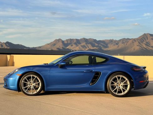 Used 2017 Porsche 718 Cayman RWD image 18