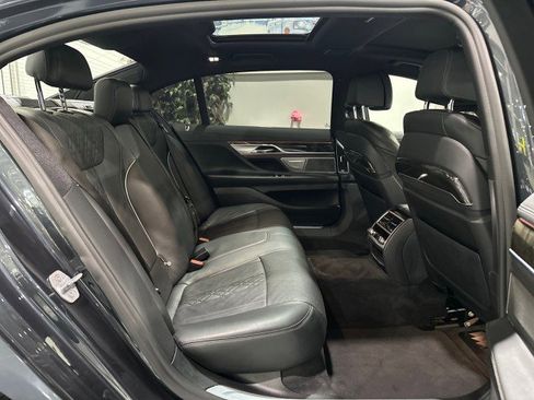 Used 2018 BMW 750i RWD image 50