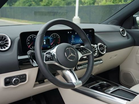 Certified 2025 Mercedes-Benz GLA 250 image 10