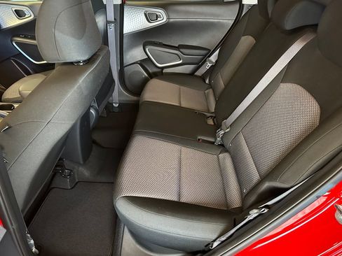 Used 2025 Kia Soul LX w/ LX Technology Package FWD image 21