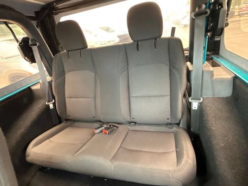 Used 2019 Jeep Wrangler Sport AWD/4WD image 16