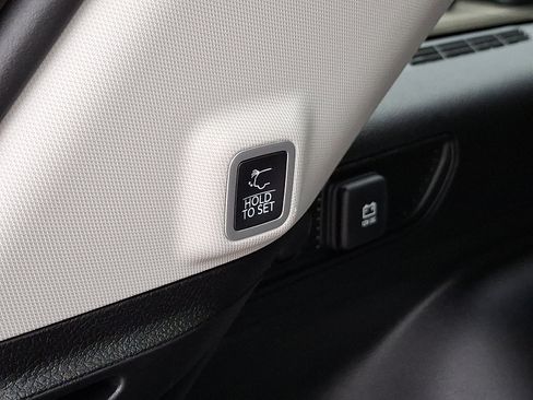 Certified 2023 Jeep Grand Cherokee Laredo w/ Luxury Tech Group I image 26