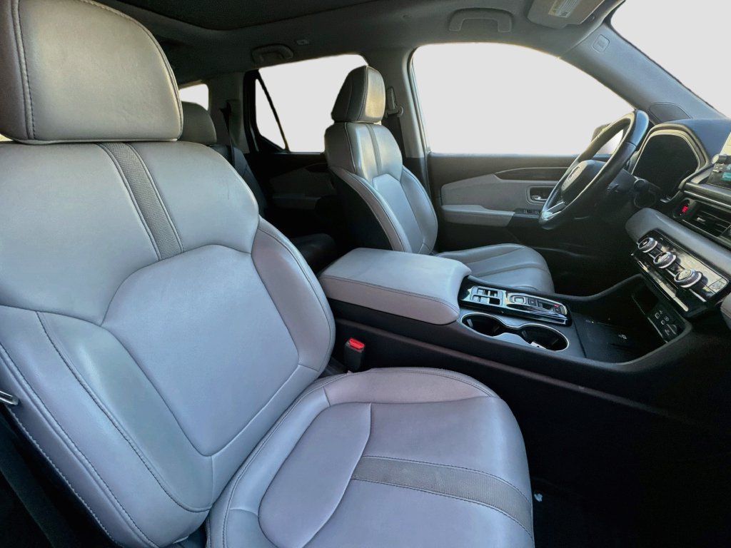 Used 2025 Honda Pilot Touring image 29