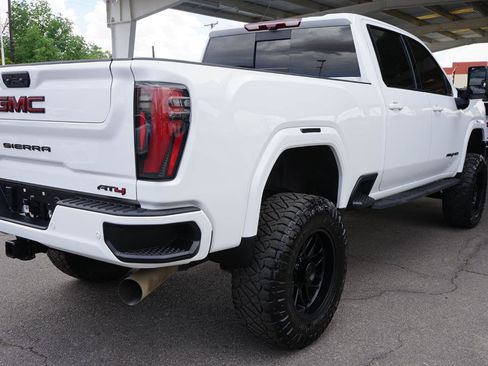 Used 2024 GMC Sierra 2500 AT4 w/ Technology Package AWD/4WD image 3