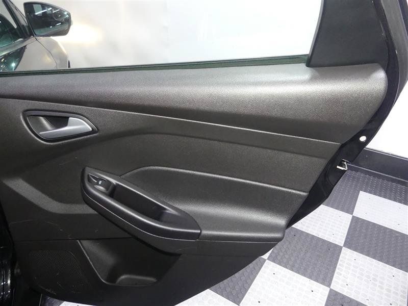 Used 2015 Ford Focus SE w/ Reverse Sensing Package FWD image 25