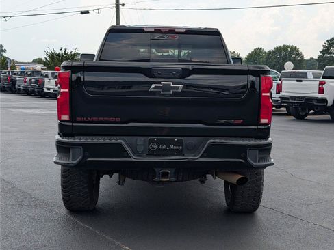 Used 2025 Chevrolet Silverado 2500 ZR2 w/ Technology Package AWD/4WD image 4