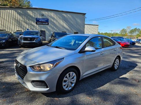 Used 2020 Hyundai Accent SE image 1
