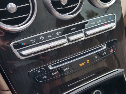 Used 2019 Mercedes-Benz GLC 300 image 18