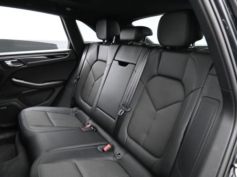 Certified 2025 Porsche Macan AWD/4WD image 23