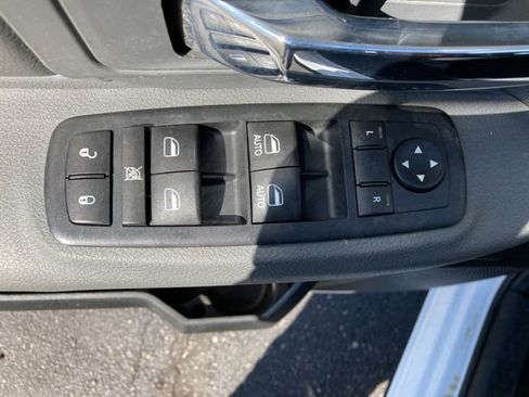 Used 2017 RAM 1500 Classic SLT AWD/4WD image 13
