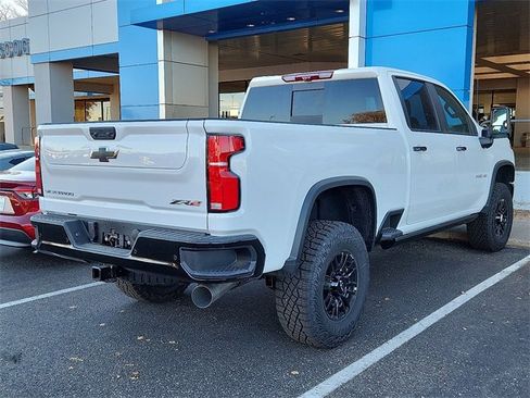 New 2026 Chevrolet Silverado 2500 ZR2 image 3