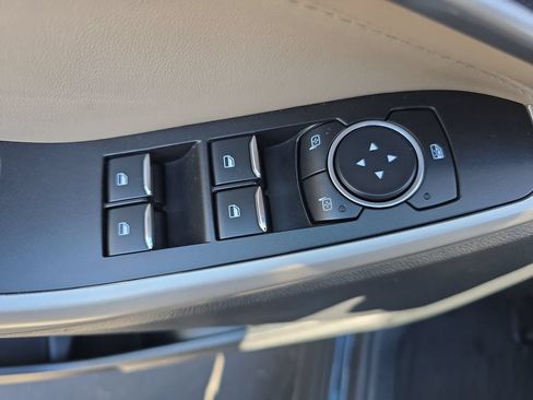 Used 2022 Ford Explorer XLT AWD/4WD image 30
