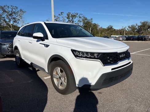 Used 2022 Kia Sorento LX image 4