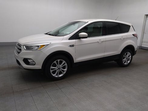 Used 2017 Ford Escape SE AWD/4WD image 2