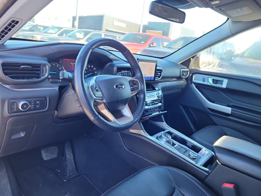Used 2021 Ford Explorer Limited w/ Equipment Group 301A AWD/4WD image 23