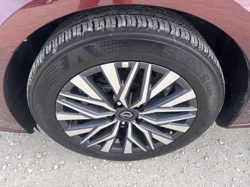Used 2025 Nissan Altima 2.5 SV FWD image 21